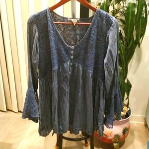 Beautiful top excellent condition wore once